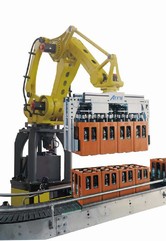 Промышленный робот FANUC выполняет задачу паллетирования продукции
